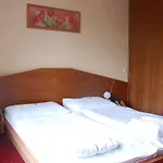 Hotel West