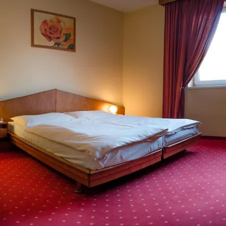 Hotel West