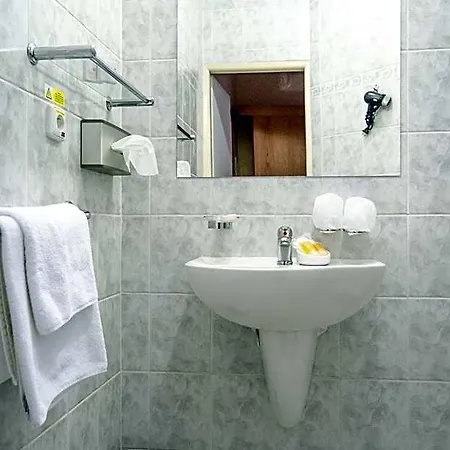 West Hotel 3*