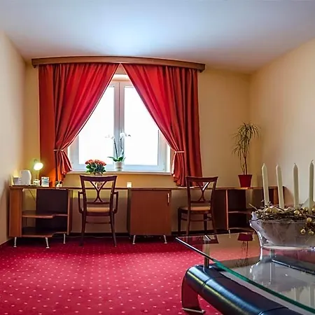 Hotel West 3*