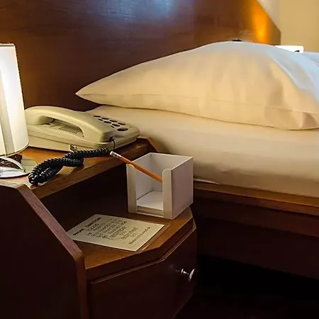 Hotel West