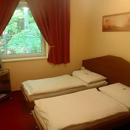 Hotel West 3*