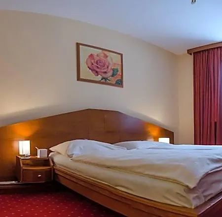 West Hotel 3*