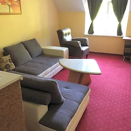 Hotel West