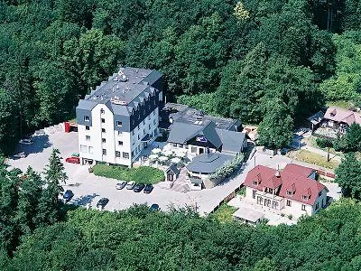 West Hotel 3*
