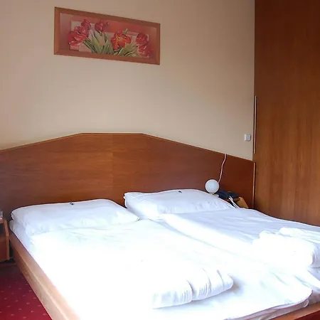 Hotel West